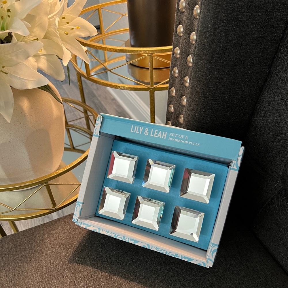Mirrored Knobs
